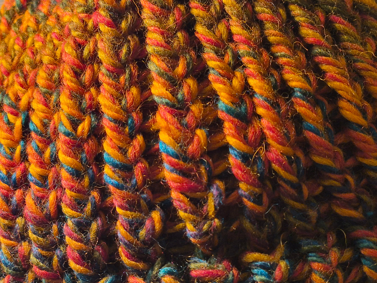 Bonnet multicolore arc en ciel