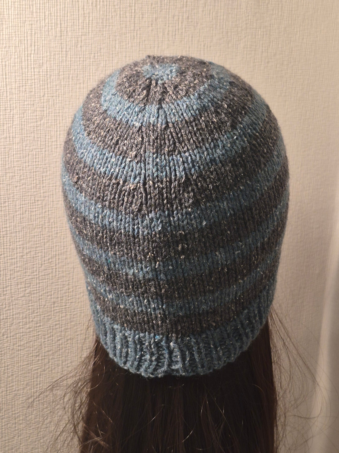 Bonnet acrylique classique à rayures